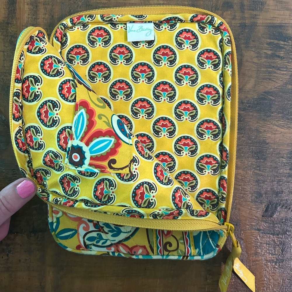 Vibrant Vera Bradley Floral Patterned Kindle/Tablet Sleeve Case - Picture 4 of 5